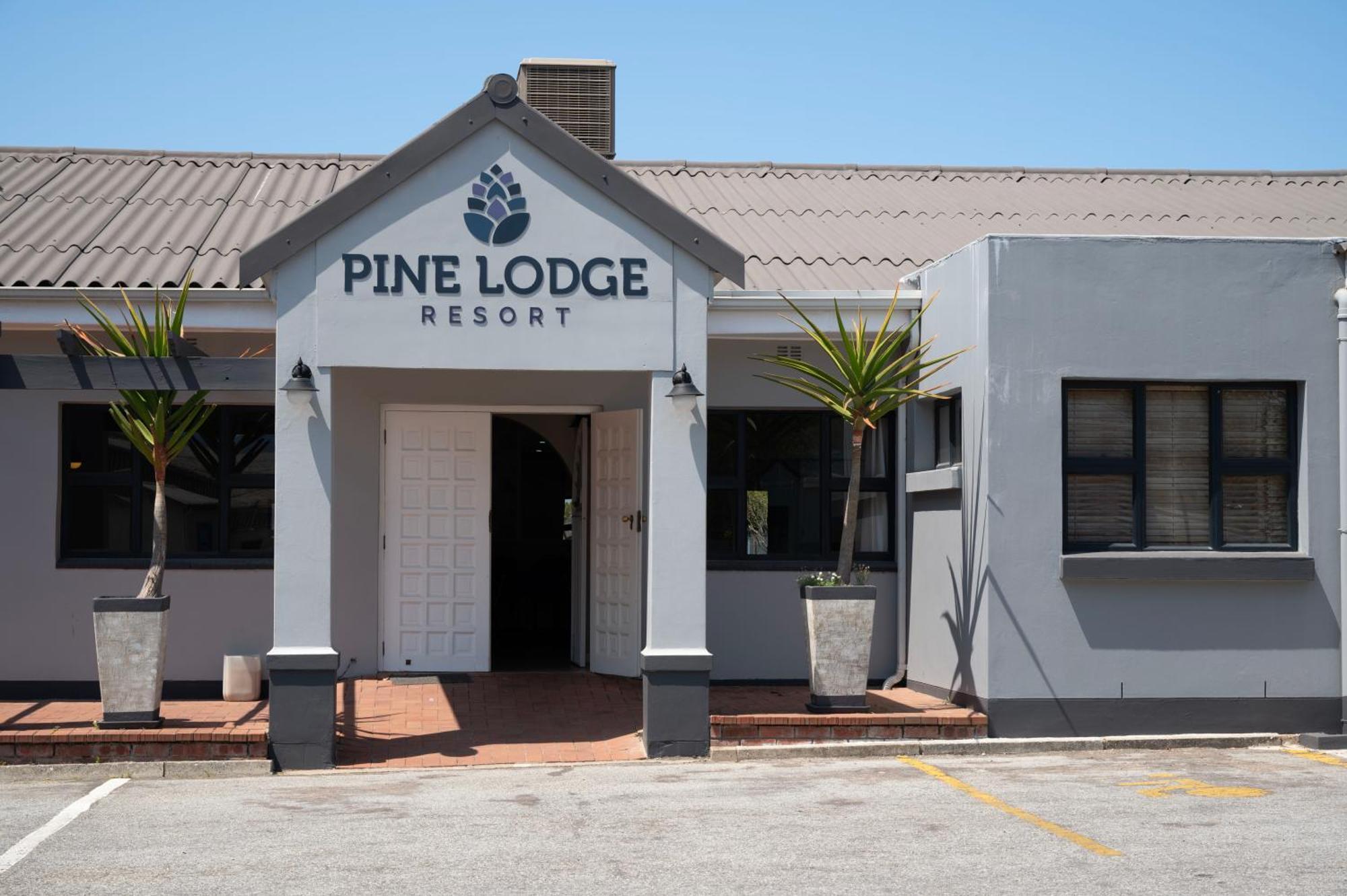 Pine Lodge George Luaran gambar